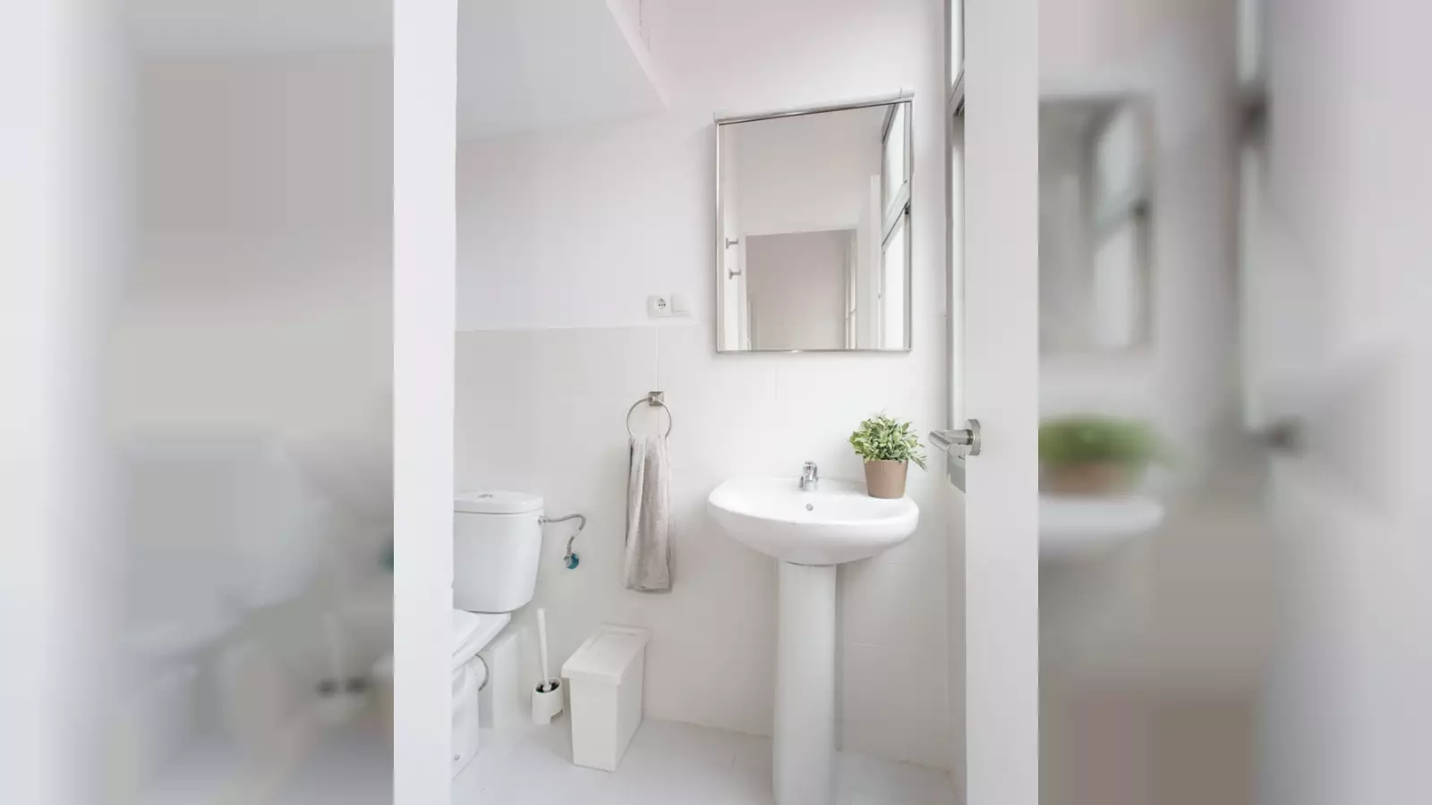 Furnished room in a shared flat in Sants-Montjuïc · 3