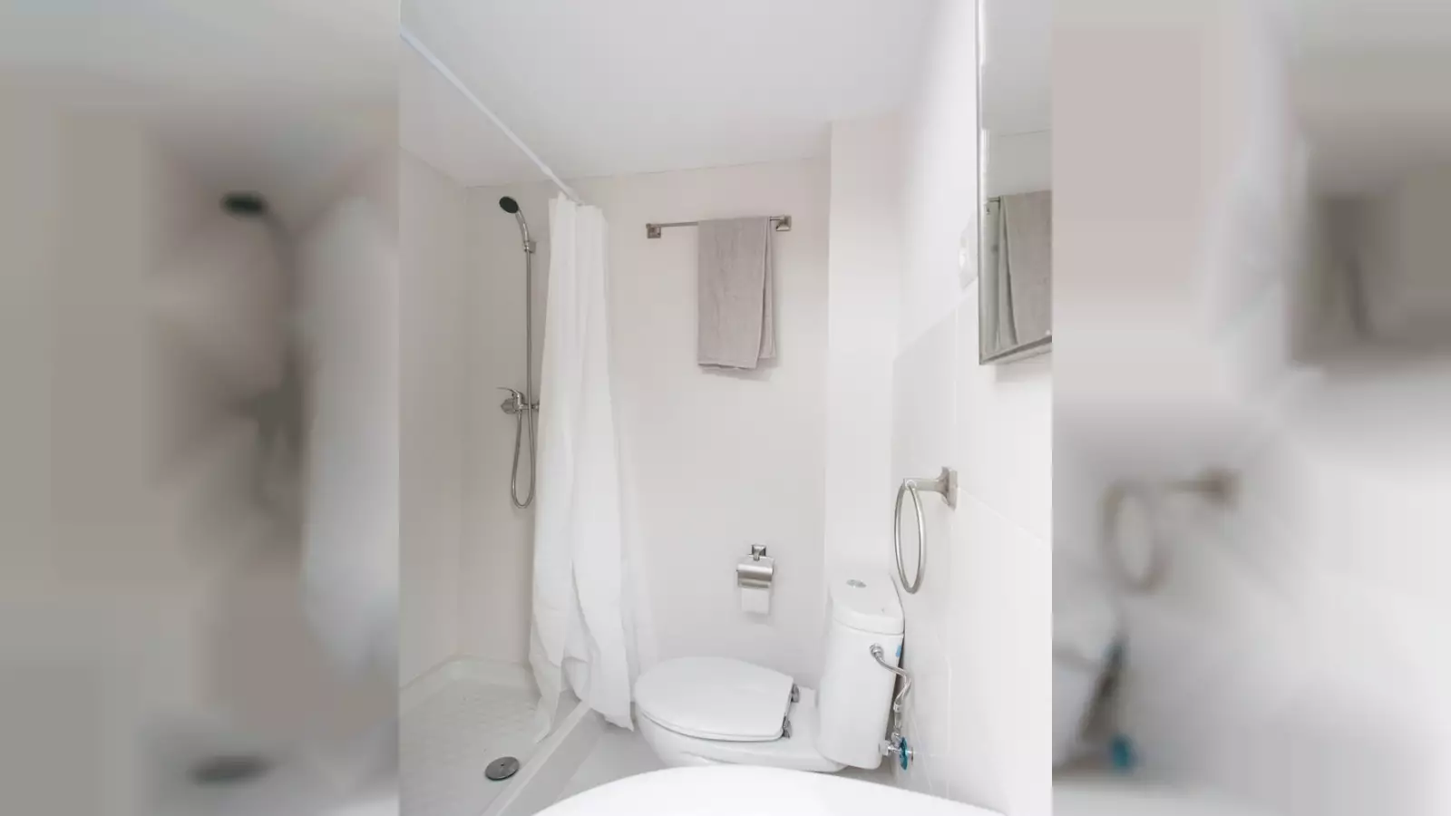 Furnished room in a shared flat in Sants-Montjuïc · 4
