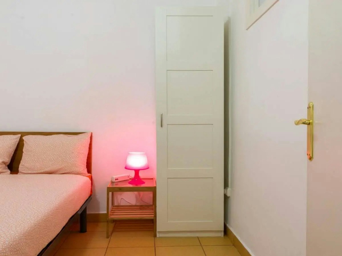 Furnished room in a 3-person shared flat in Ciutat Vella · 2