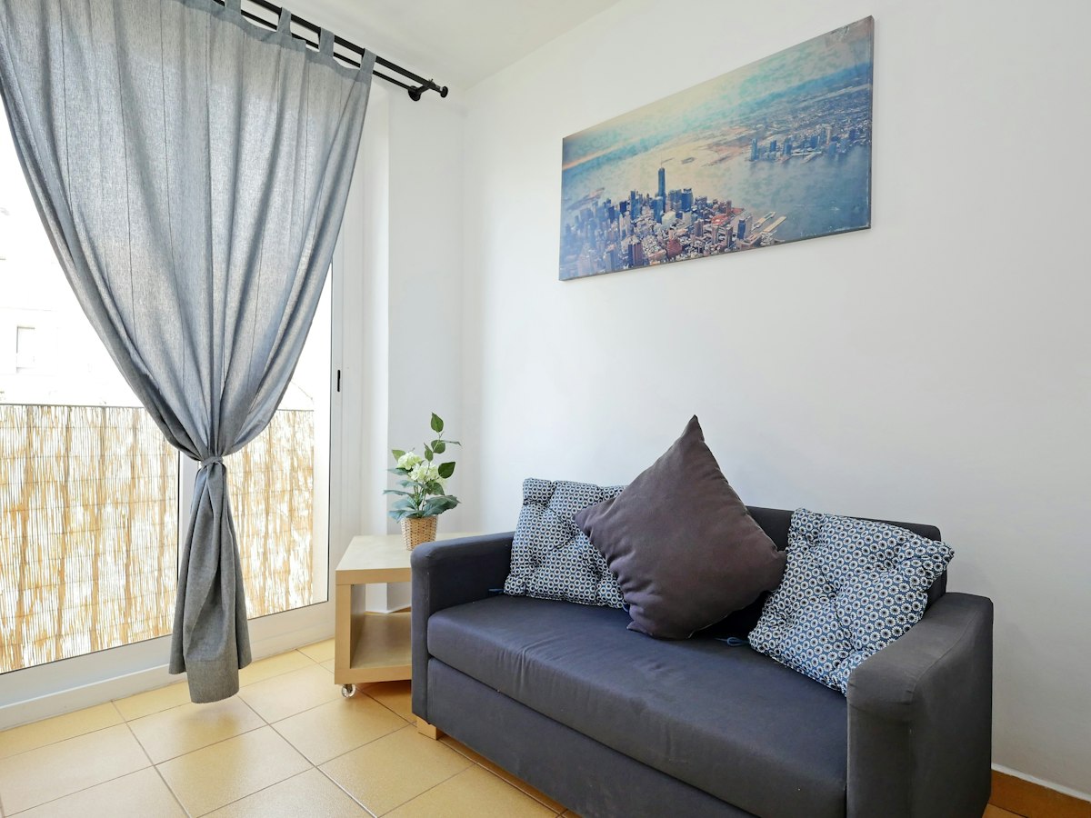 Furnished room in a 3-person shared flat in Ciutat Vella · 4