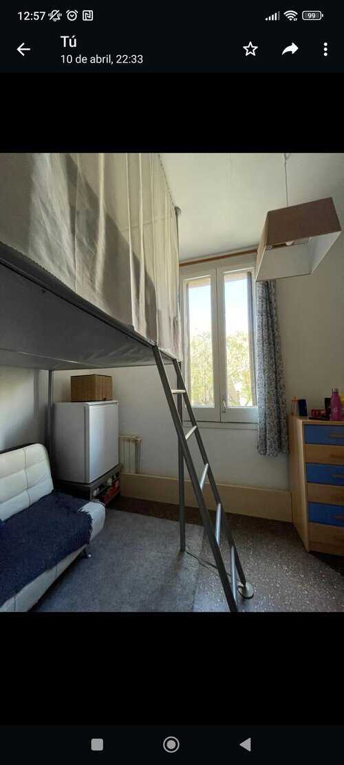Room in a 4-person shared flat in Ciutat Vella · 4