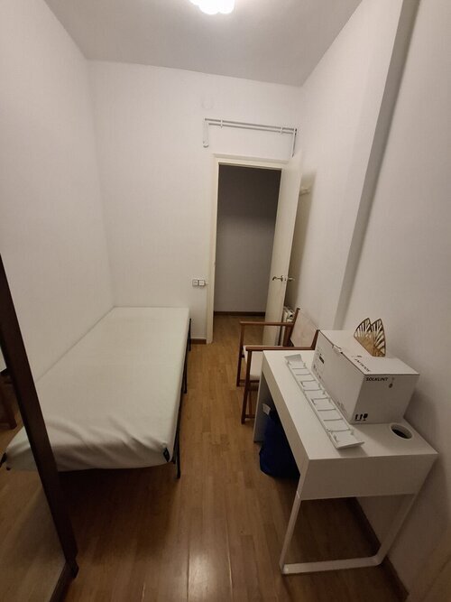 Room in a 3-person shared flat in Eixample · 2