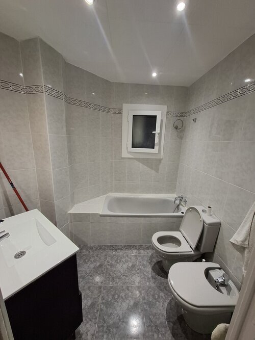 Room in a 3-person shared flat in Eixample · 4