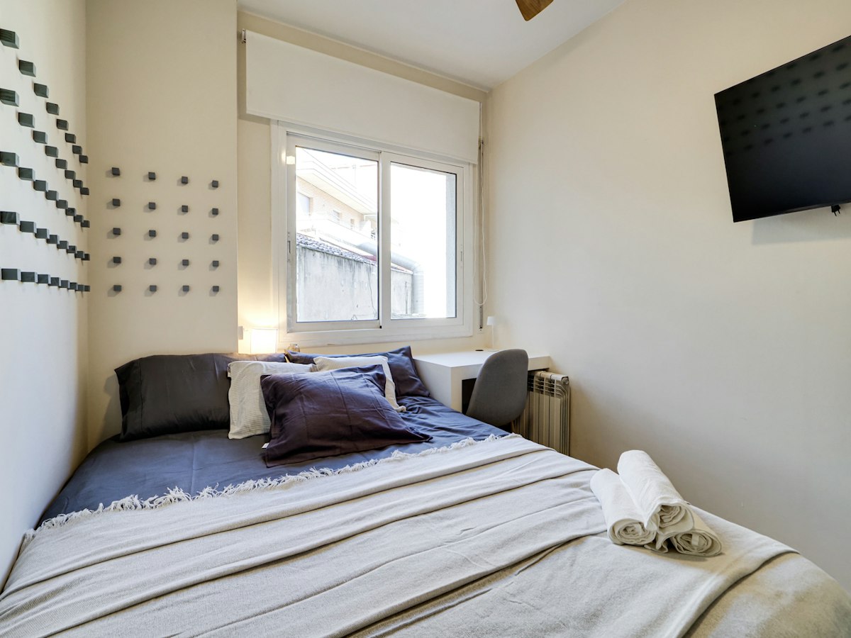 Habitación amueblada en piso compartido de 4 personas en Sants-Montjuïc · 3