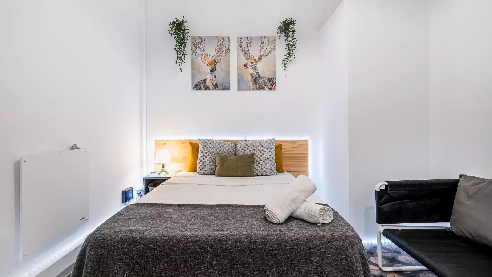 Furnished room in a 8-person shared flat in Ciutat Vella · 4