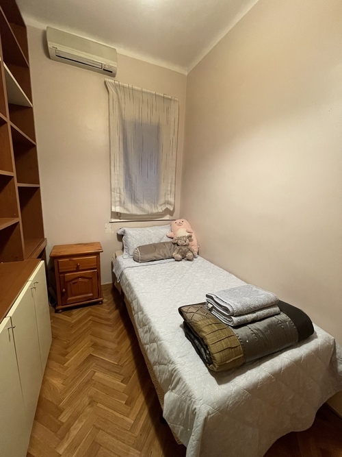 Habitación en piso compartido de 3 personas en Eixample · 3