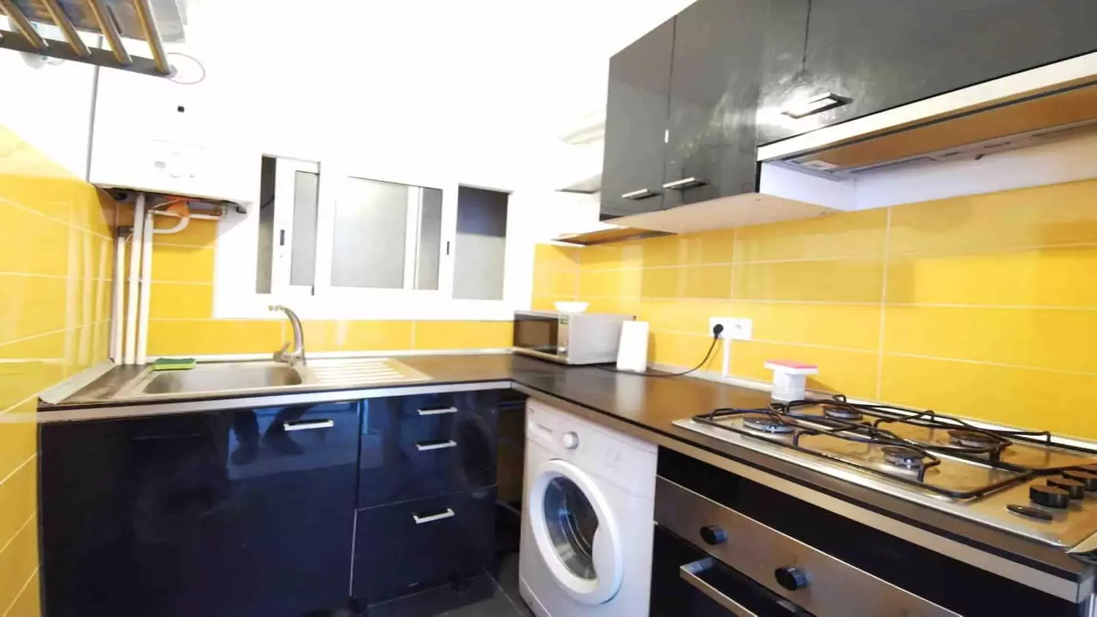 Piso de 1 dormitorio amueblado en Ciutat Vella, 50 m² · 4