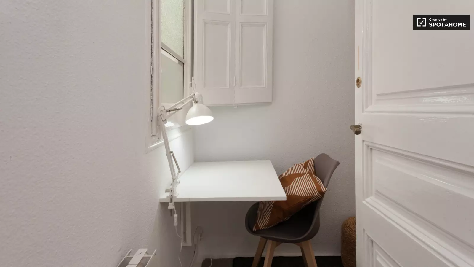 Furnished room in a 9-person shared flat in Gràcia · 4