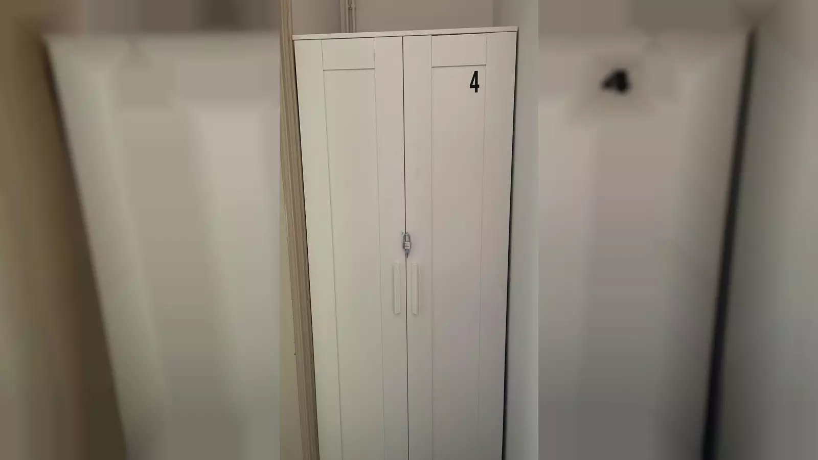 Habitación amueblada en piso compartido de 9 personas en Eixample · 2