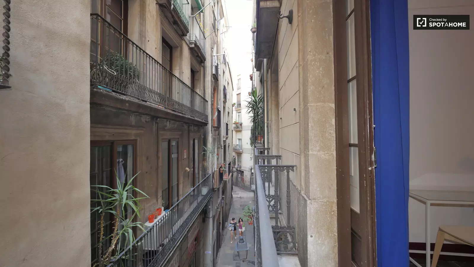 Furnished room in a shared flat in Ciutat Vella · 3