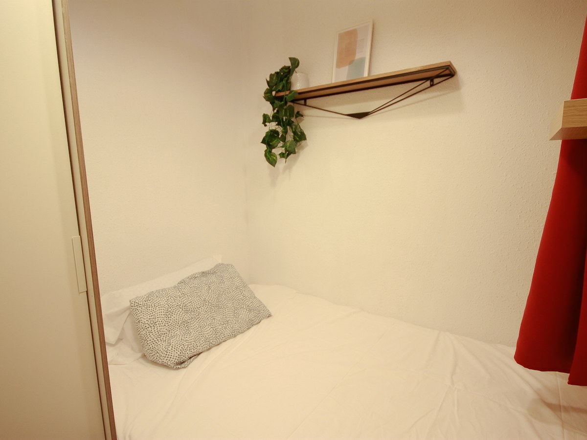 Habitación amueblada en piso compartido de 4 personas en Eixample · 4