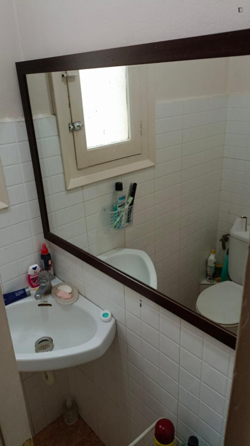 Furnished room in a 3-person shared flat in Sarrià–Sant Gervasi · 4