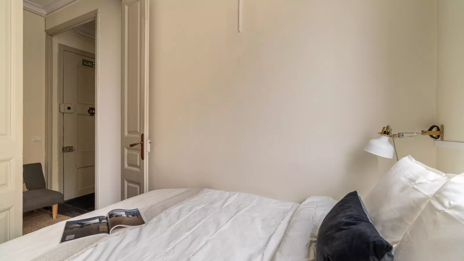 Habitación amueblada en piso compartido en Gràcia · 2