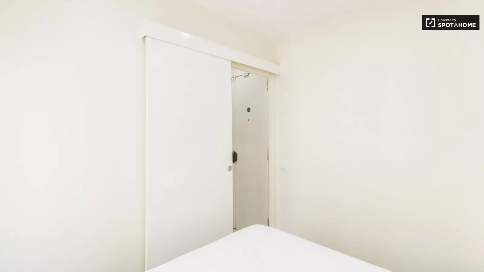 Furnished 2-bedroom flat in Ciutat Vella, 36 m² · 3