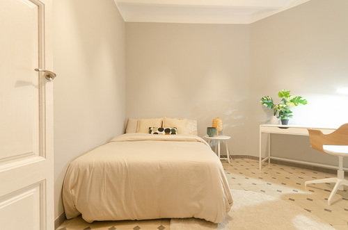 Room in a 6-person shared flat in Eixample · 3