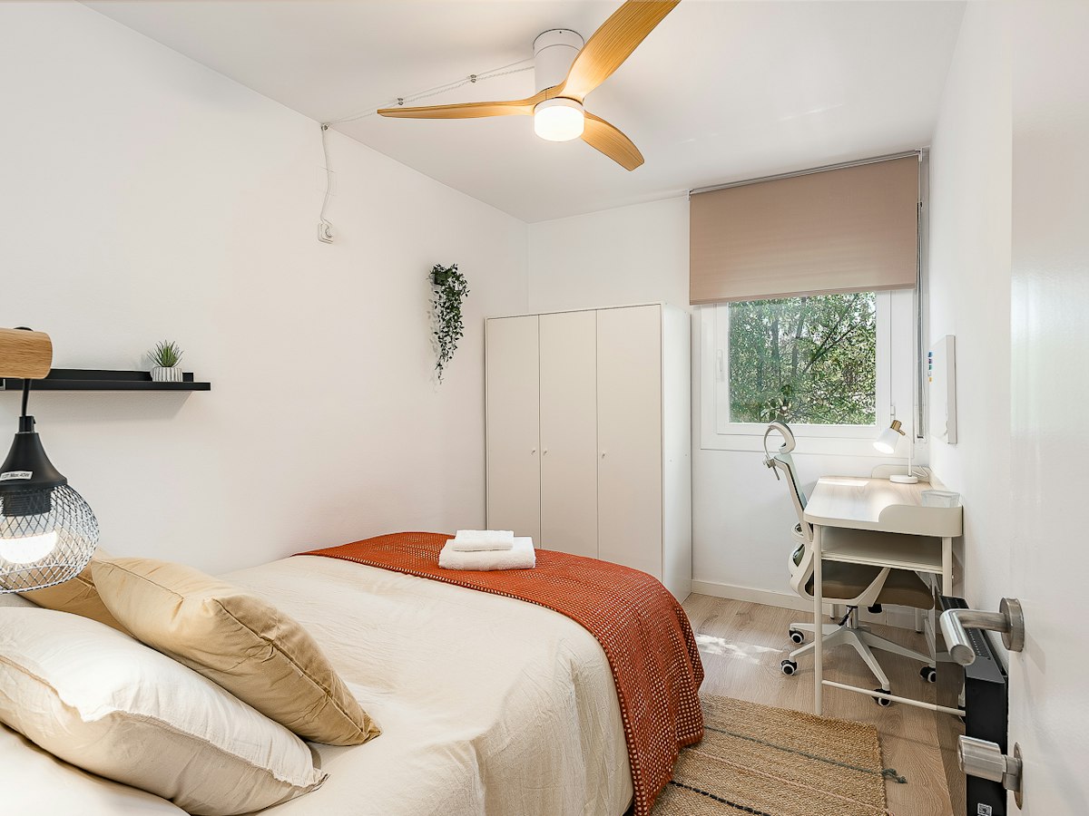 Furnished room in a 4-person shared flat in Sant Cugat · 2