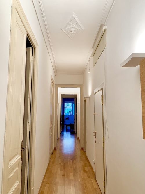 Room in a 4-person shared flat in Eixample · 4