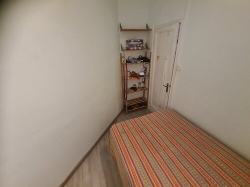 Room in a 5-person shared flat in Eixample · 2