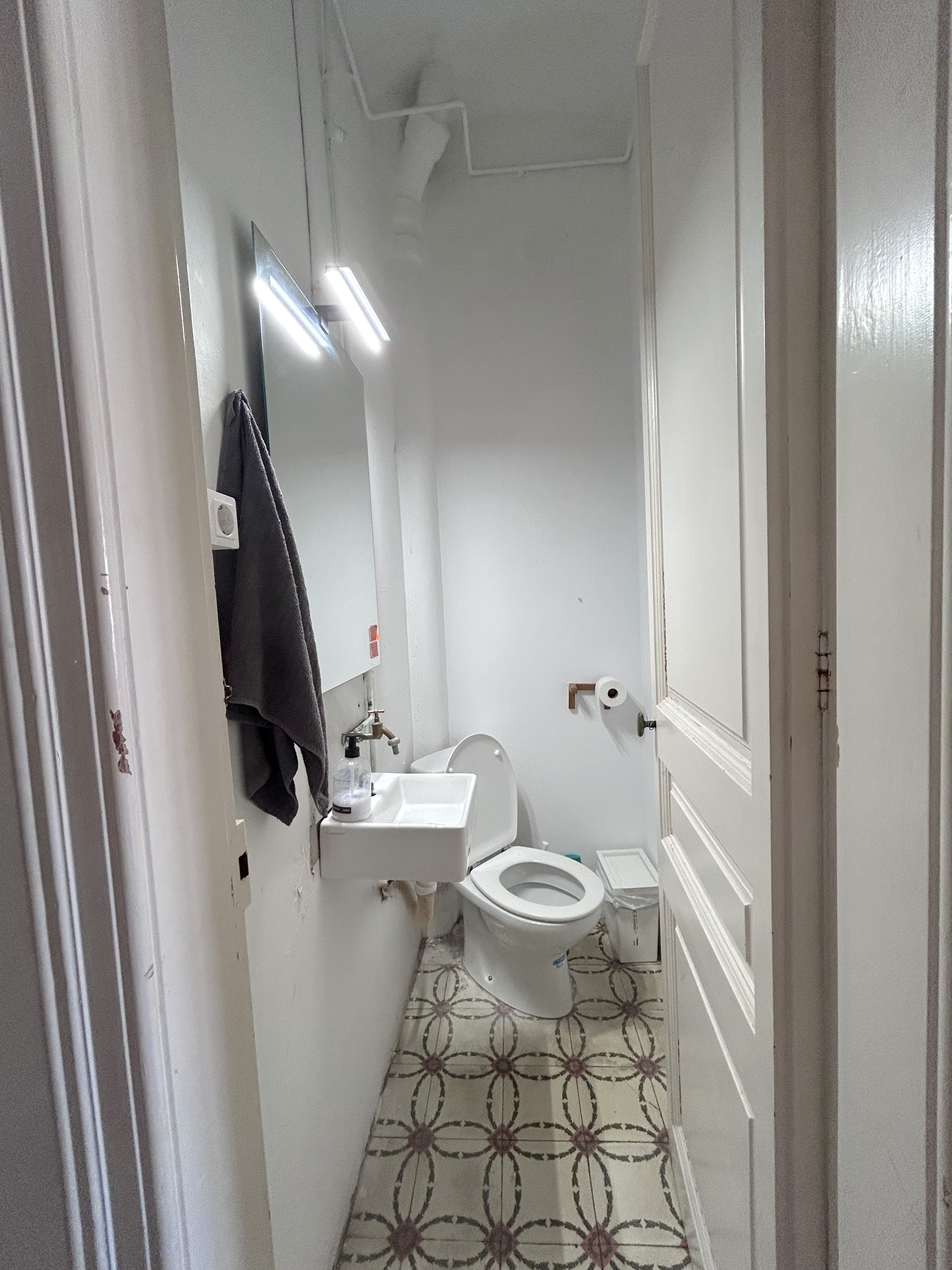 Furnished room in a shared flat in Eixample · 3