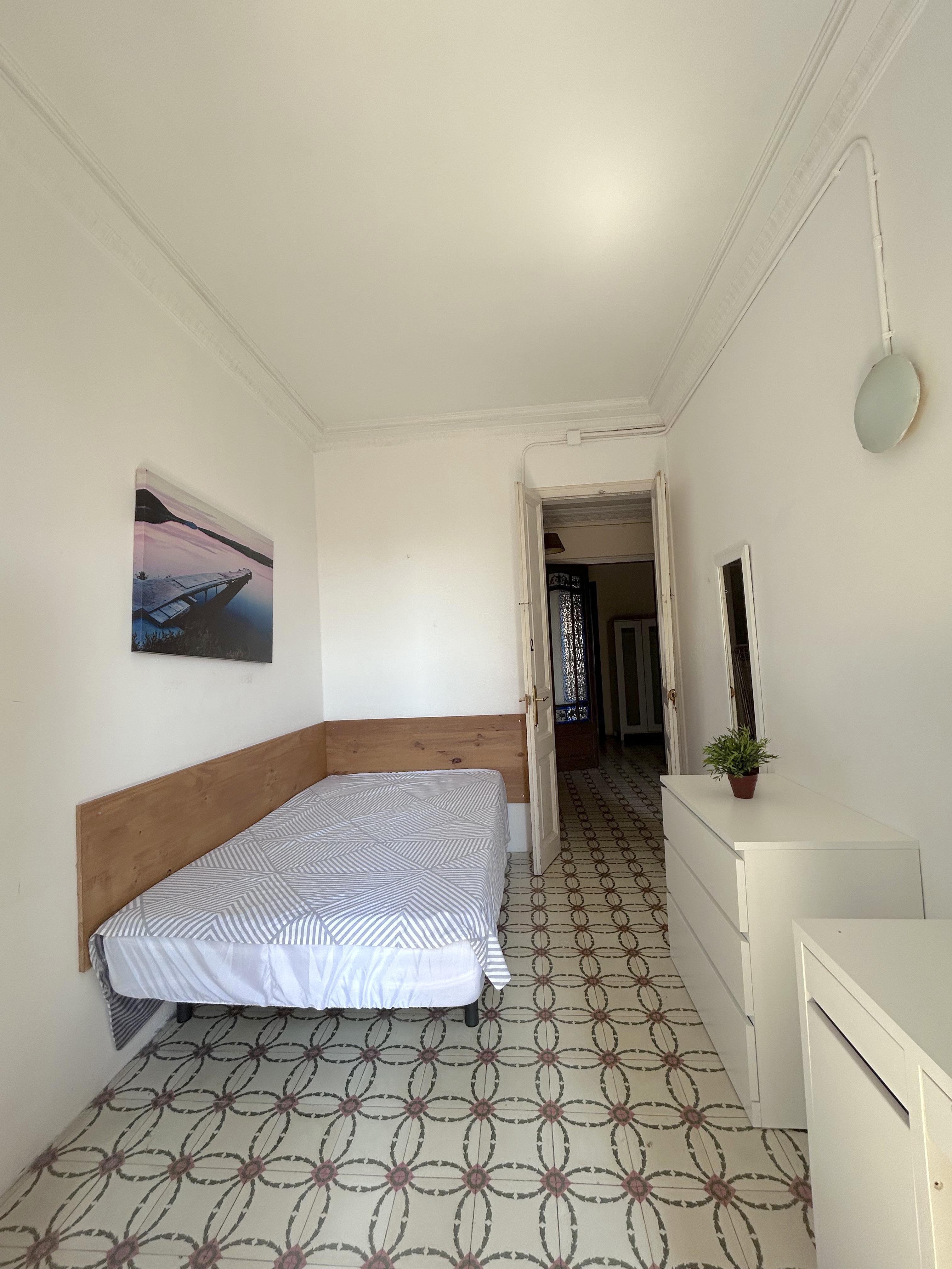 Furnished room in a shared flat in Eixample · 4