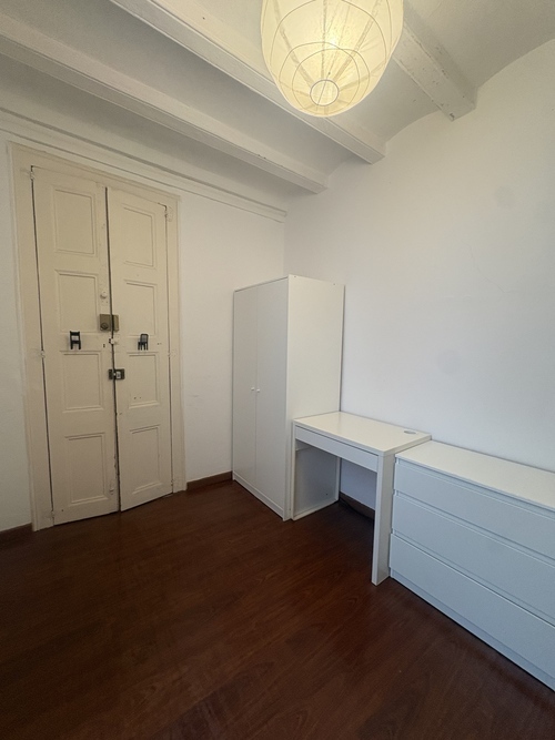 Room in a 3-person shared flat in Ciutat Vella · 2