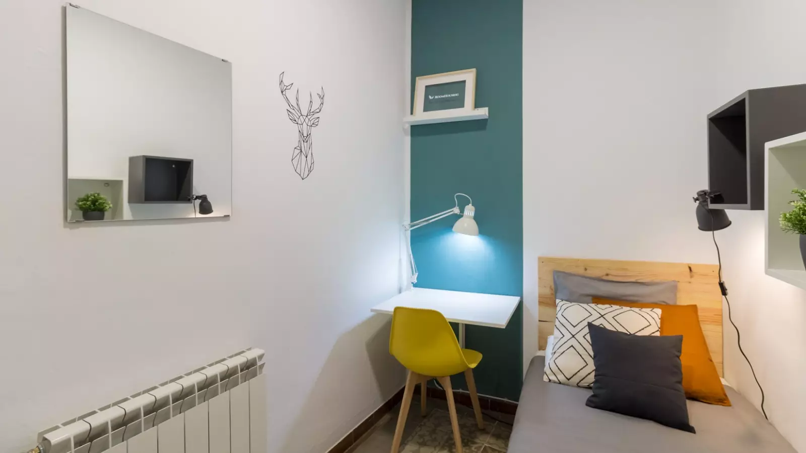 Furnished room in a 9-person shared flat in Gràcia · 2