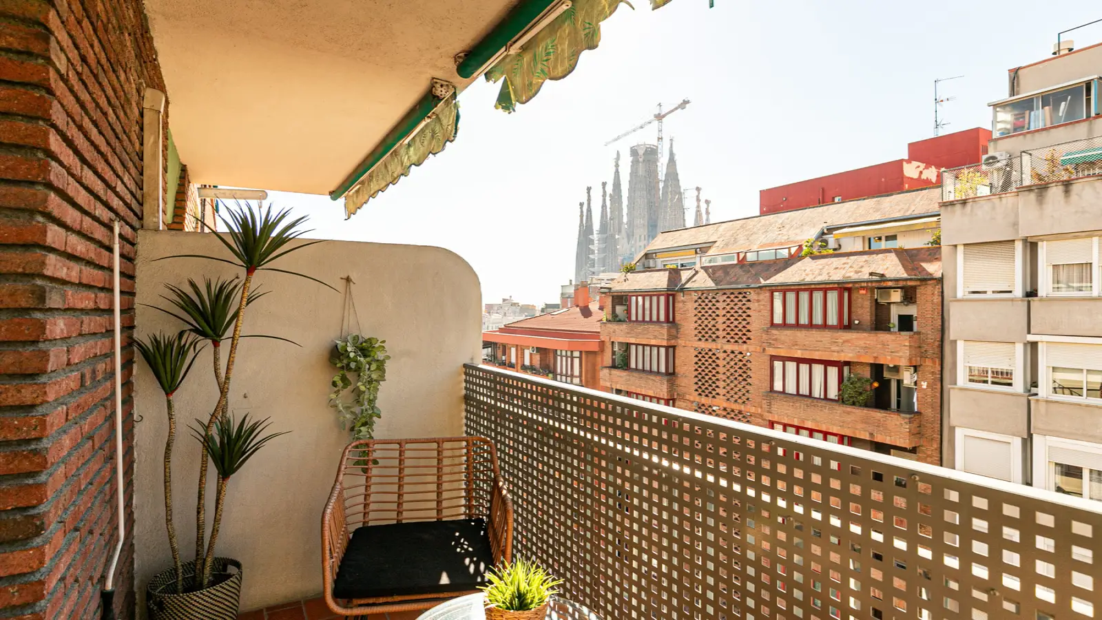 Furnished 3-bedroom flat in Eixample, 82 m² · 2