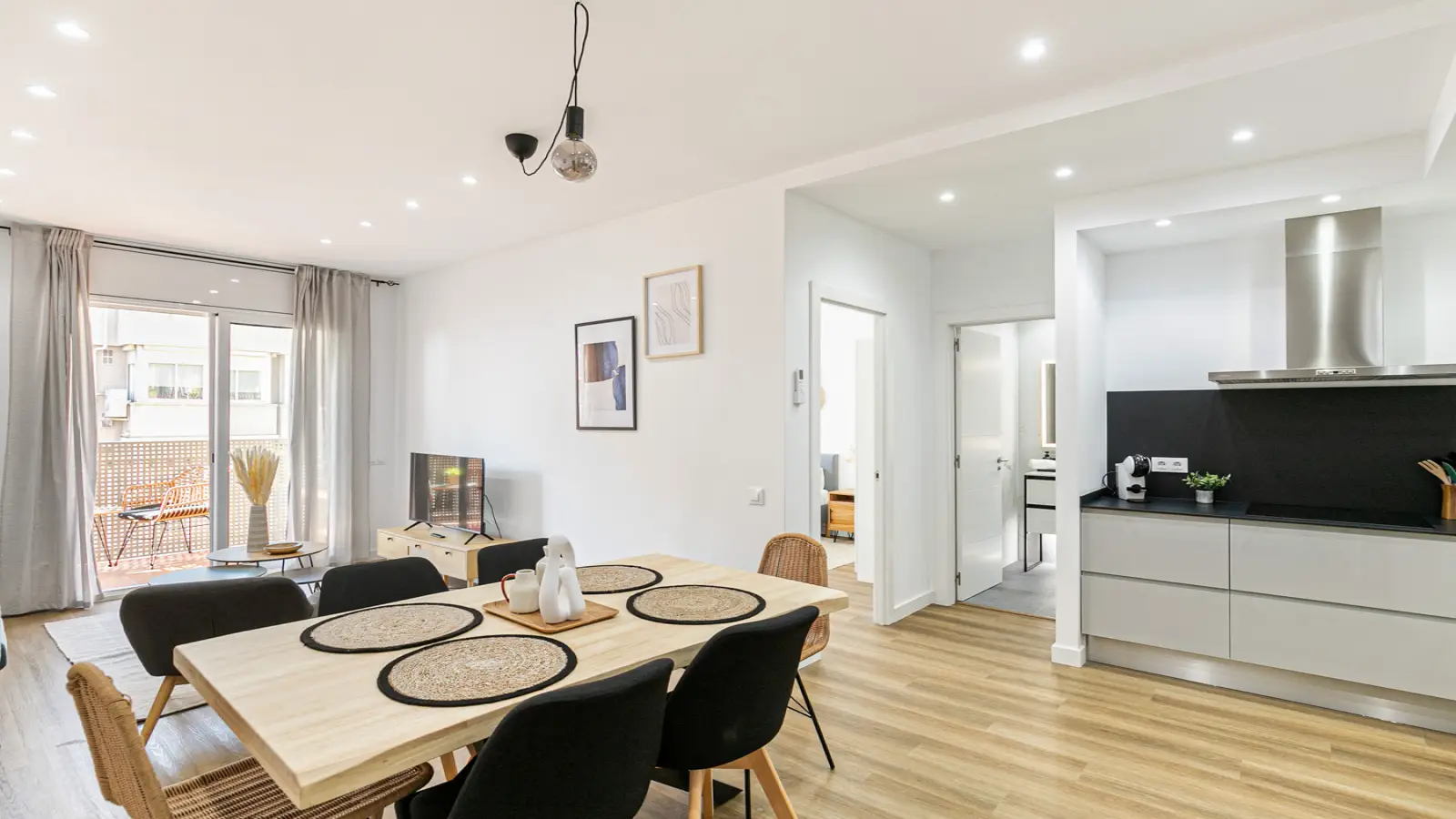 Furnished 3-bedroom flat in Eixample, 82 m² · 4