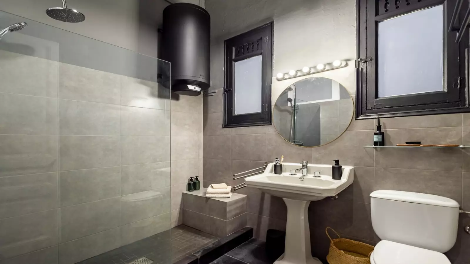 Furnished 3-bedroom flat in Eixample, 116 m² · 3