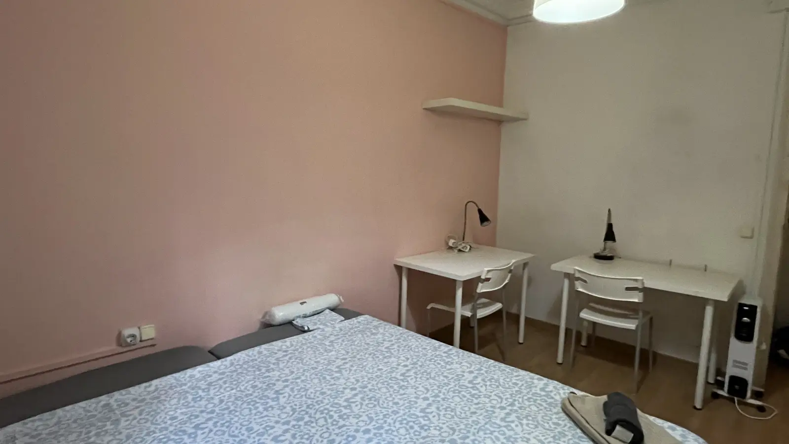 Habitación amueblada en piso compartido en Gràcia · 2