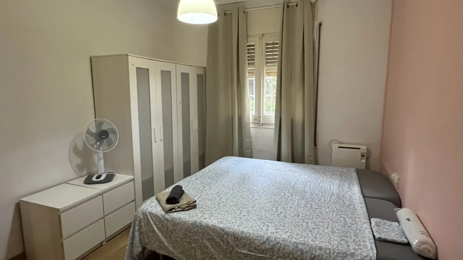 Habitación amueblada en piso compartido en Gràcia · 4