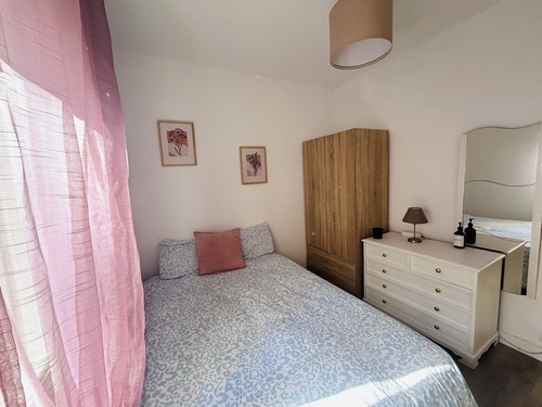 Room in a 4-person shared flat in Nou Barris · 2