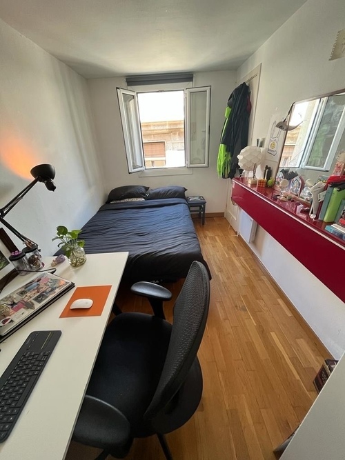 Room in a 2-person shared flat in Ciutat Vella · 4