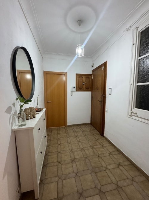 Room in a 3-person shared flat in Eixample · 3