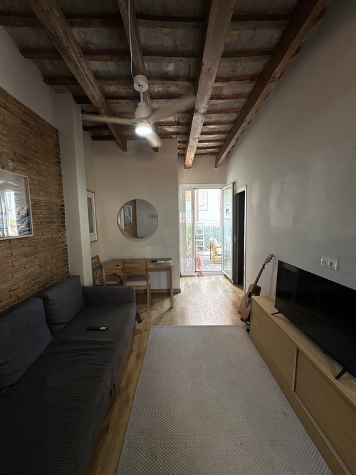 Room in a 2-person shared flat in Gràcia · 2