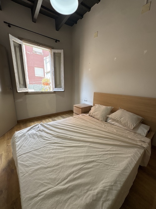 Room in a 2-person shared flat in Gràcia · 3