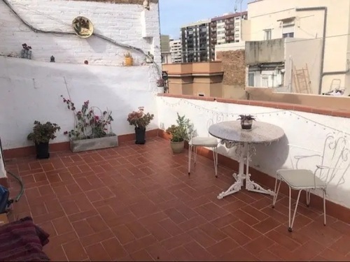 Room in a shared flat in Sants-Montjuïc · 4