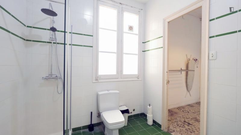 Furnished 9-bedroom flat in Gràcia · 3