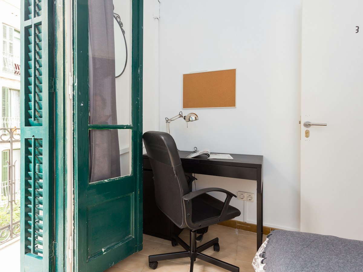 Furnished room in a 5-person shared flat in Sants-Montjuïc · 4