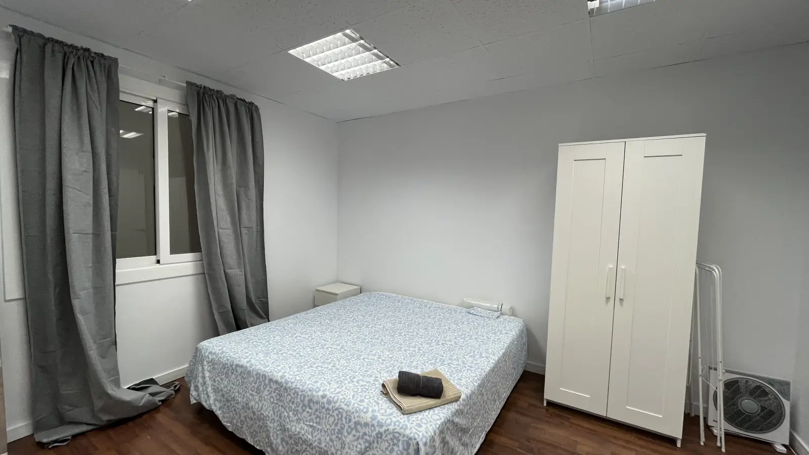 Habitación amueblada en piso compartido en Gràcia · 2
