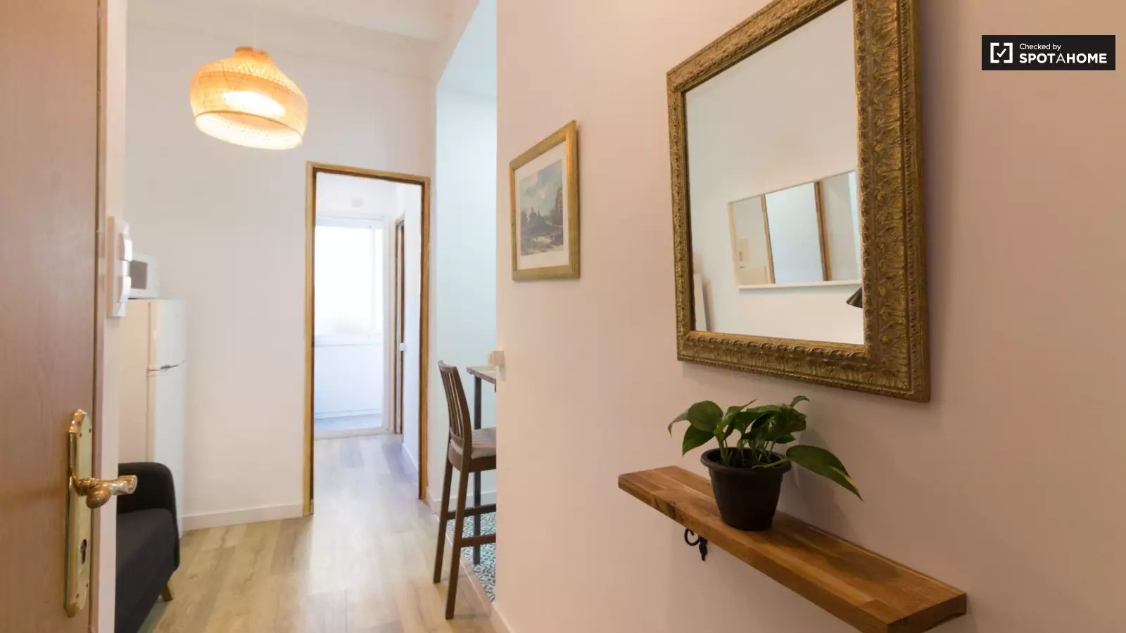 Piso de 2 dormitorios amueblado en Eixample, 42 m² · 2