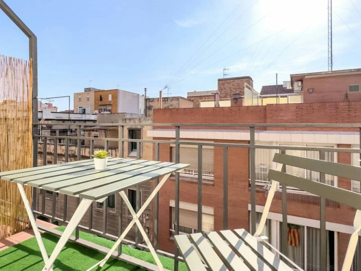 Furnished room in a 5-person shared flat in Gràcia · 4