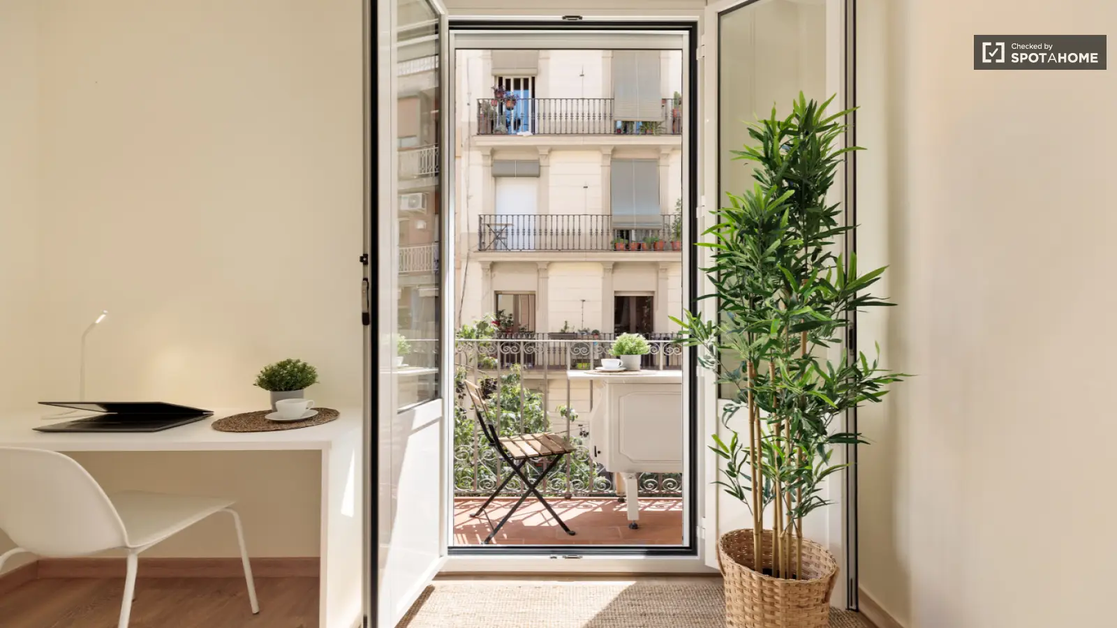 Furnished 3-bedroom flat in Sants-Montjuïc, 80 m² · 2