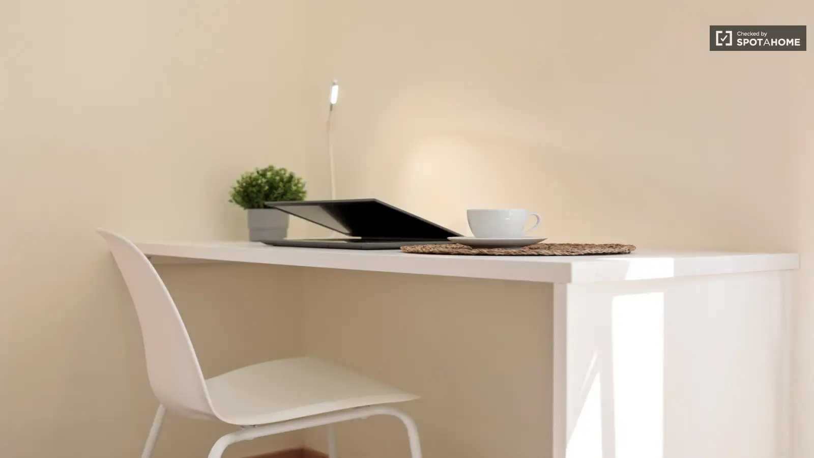 Furnished 3-bedroom flat in Sants-Montjuïc, 80 m² · 4