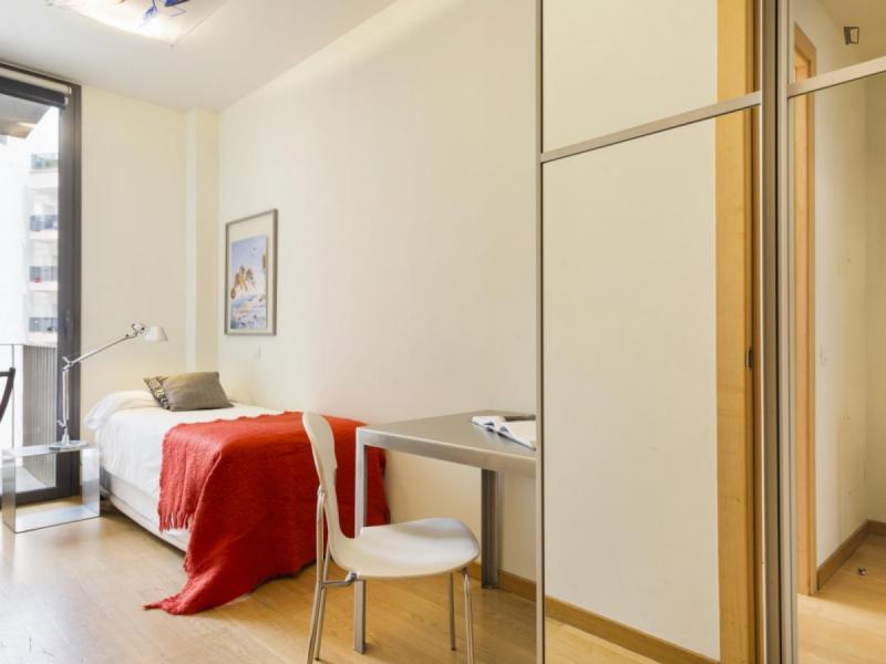 Furnished 3-bedroom flat in Eixample · 2