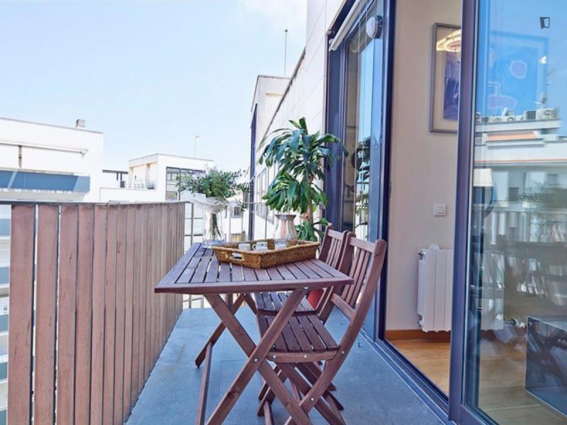 Furnished 3-bedroom flat in Eixample · 3