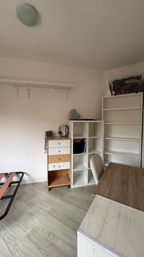 Room in a 2-person shared flat in Eixample · 2