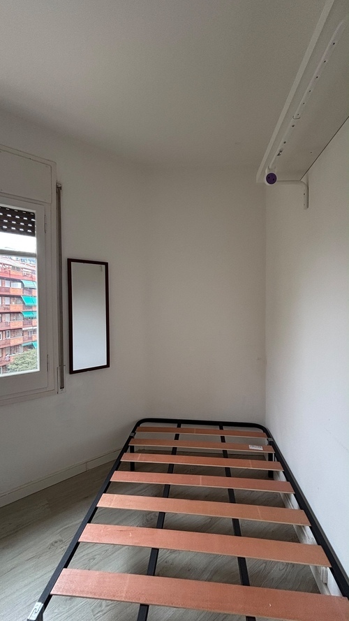 Room in a 2-person shared flat in Eixample · 3