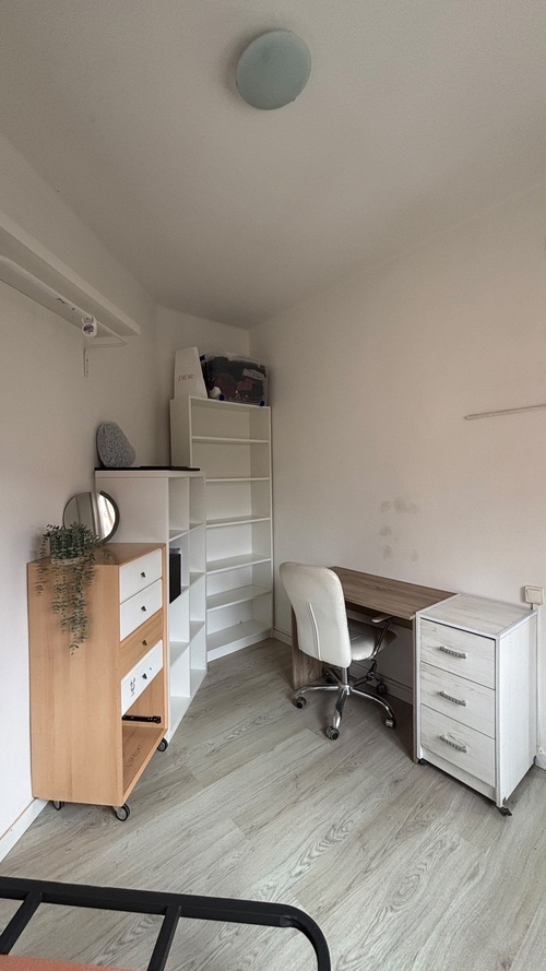 Room in a 2-person shared flat in Eixample · 4
