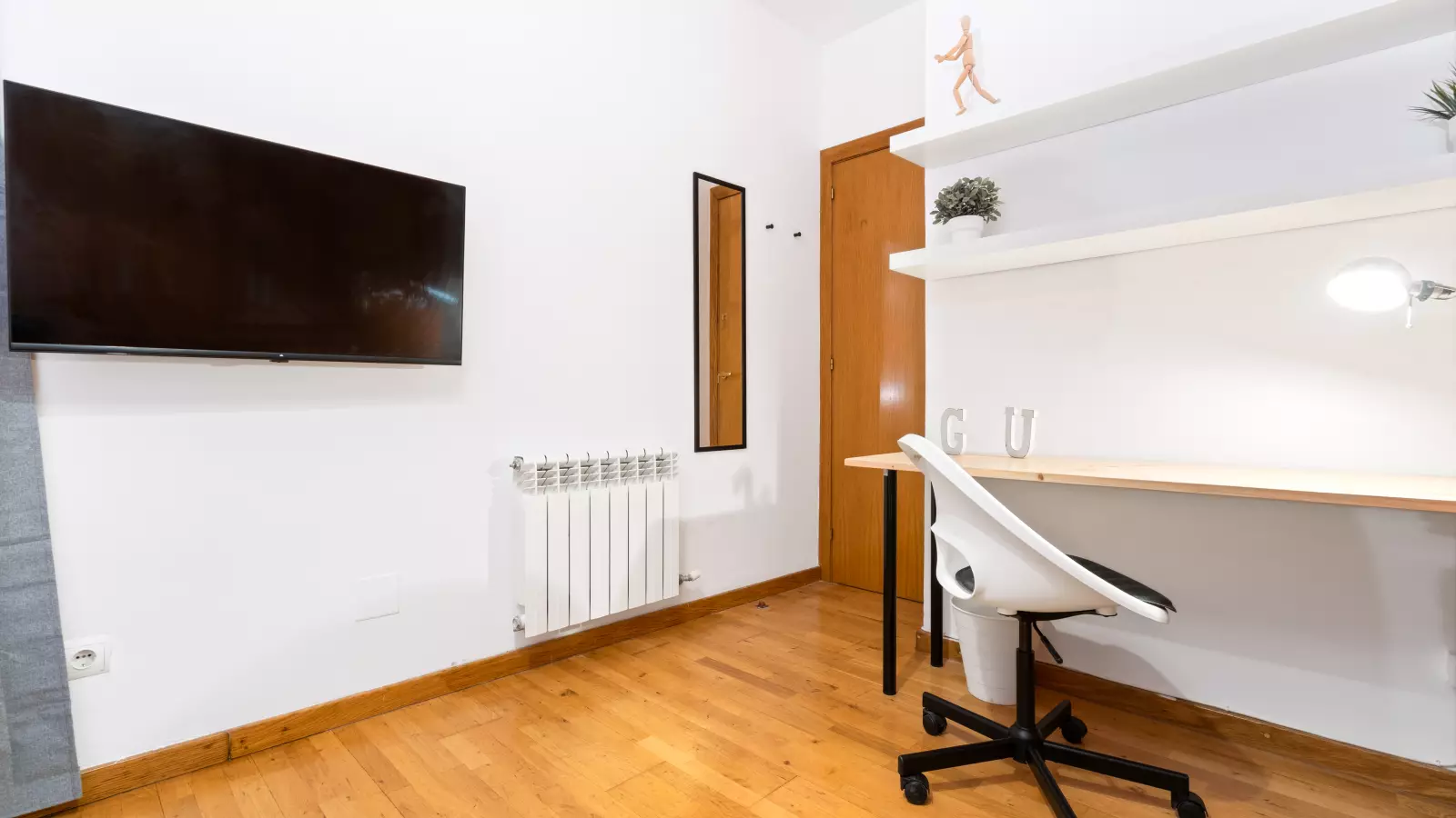 Habitación amueblada en piso compartido de 5 personas en Gràcia · 2